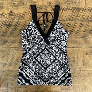 White House Black Market Black and White Tank Top